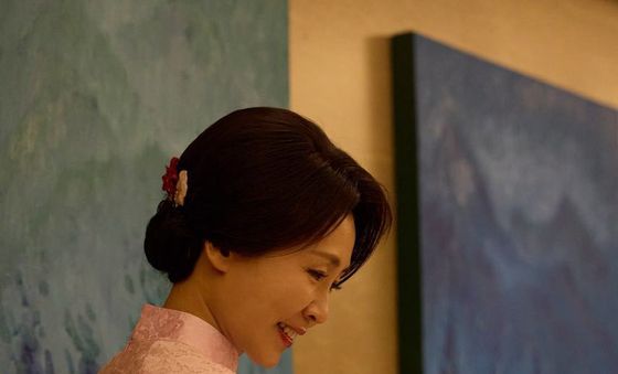 아오자이 선물 받은 김혜경 여사