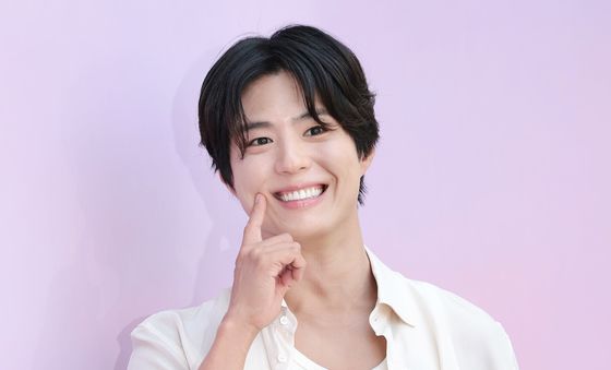 박보검, 유니크한 벨트 눈길