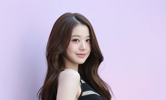 장원영, 인형이 따로없네