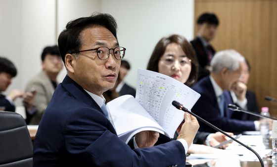 질의하는 박선원