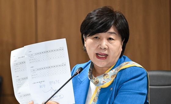 질의하는 서영교 조작기소 국조특위 위원장