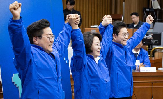 손 맞잡은 민주당 수도권 광역단체장 후보들