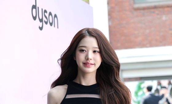 장원영, 성수동 발칵 뒤집어 놓은 꽃미모