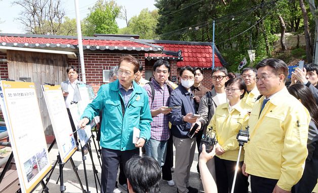 하천-계곡 불법 점용시설 정비 추진사항 듣는 윤호중 장관