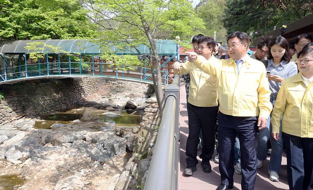 윤호중 행안부 장관, 하천-계곡 불법 점용시설 정비실태 현장점검