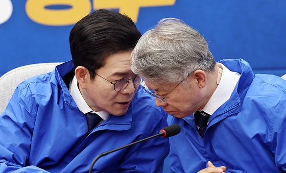 대화 나누는 정원오·민형배 후보