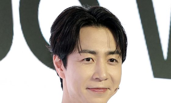 미소 짓는 손종원 셰프