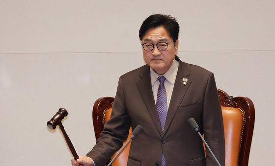 본회의 개의하는 우원식 의장