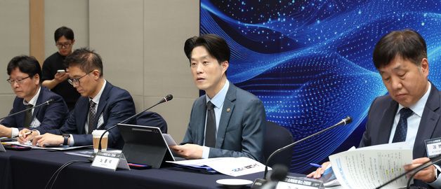스케일업 팁스 정책 간담회 발언하는 노용석 중기부 1차관