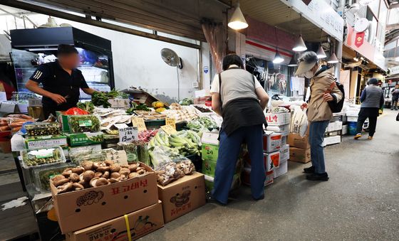 4월 소비자심리지수 1년만에 '비관적'…계엄 이후 최대 하락
