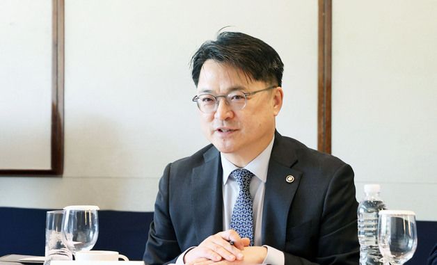 인사말하는 문신학 차관