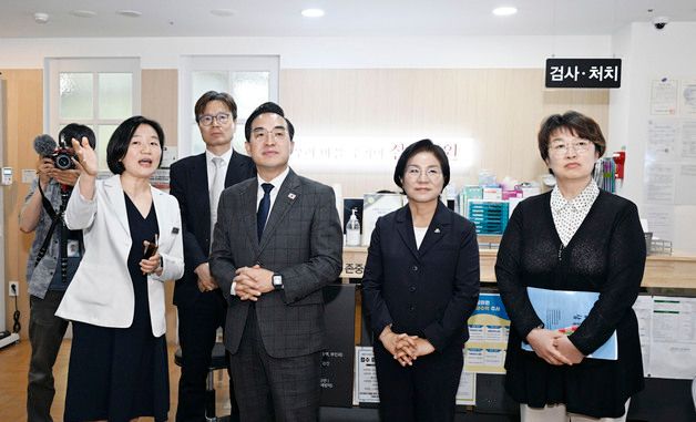 살림의원 시찰하는 박홍근 장관