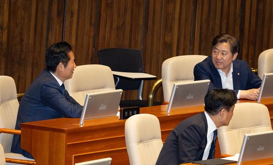 대화 나누는 정청래 대표와 황명선 최고