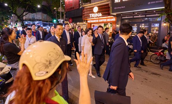 베트남 국민들과 소통하는 이재명 대통령