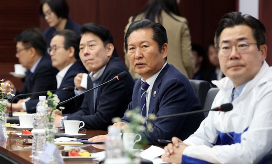 인천 LNG 생산기지 현장 간담회 갖는 정청래 대표