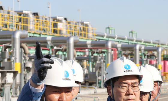 정청래·박찬대, LNG 생산기지 현장 점검