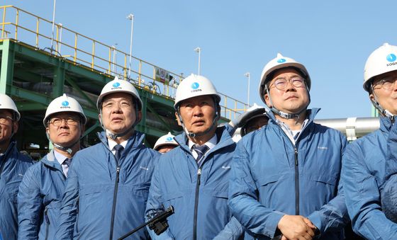 LNG 생산시설 살펴보는 정청래 대표