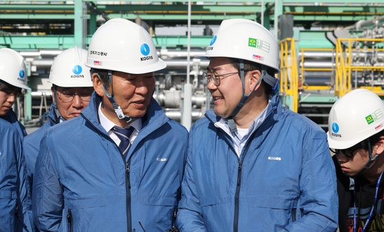 마주보며 대화하는 정청래·박찬대