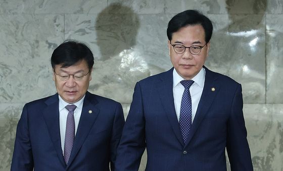 원내대책회의 참석하는 송언석