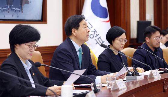 비상경제본부회의 주재하는 구윤철 부총리