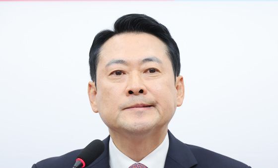 굳은 표정의 장동혁 '거취 관련 첫 표명'