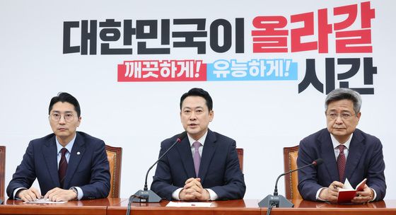 현안 브리핑하는 장동혁 대표