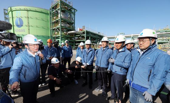 인천 LNG 생산기지 찾은 정청래 대표