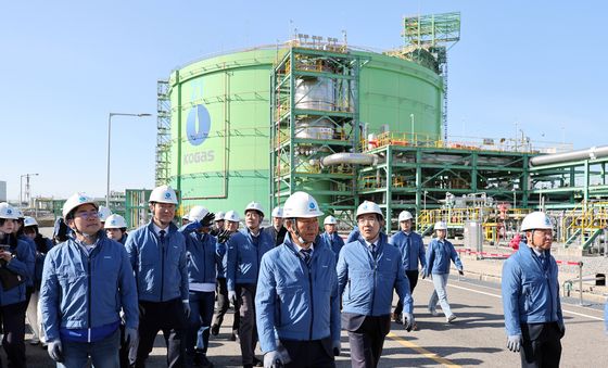 인천 LNG 생산기지 찾은 정청래 대표