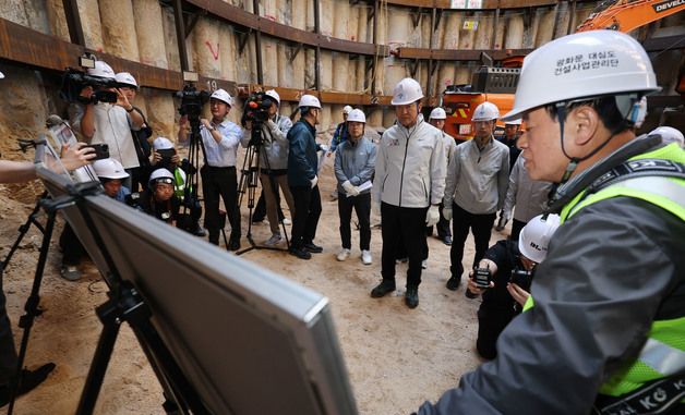 광화문 대심도 빗물배수터널 공사 현장 점검하는 오세훈 시장