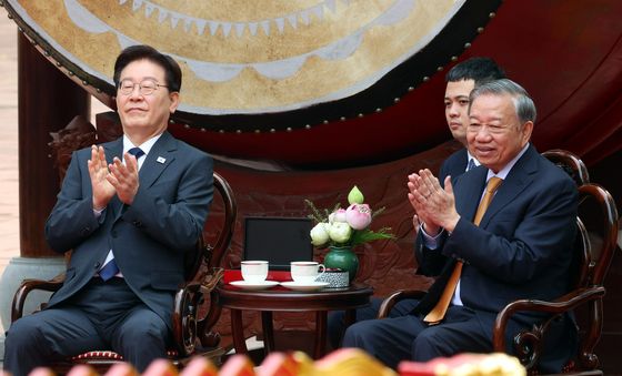 박수 치는 한-베트남 정상