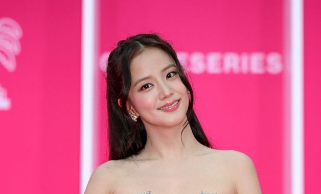 칸 찾은 블랙핑크 지수, '시선 사로잡는 미모'