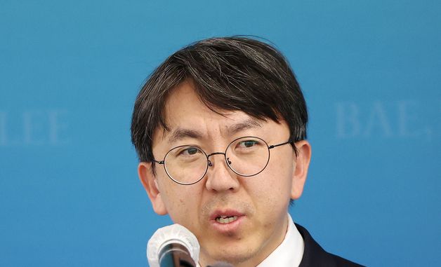 주제 발언하는 임강섭 제약바이오산업과 과장