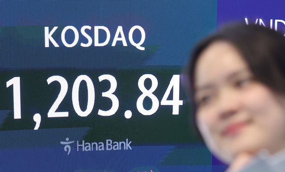 코스닥, '닷컴 버블' 이후 25년 만에 1200선 돌파 마감