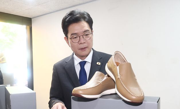 아지오 오픈 행사 찾은 정원오 서울시장 후보