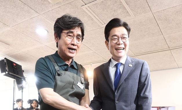 아지오 매장 오픈 행사 참석한 정원오·유시민