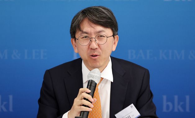 토론회에서 발언하는 임강섭 과장