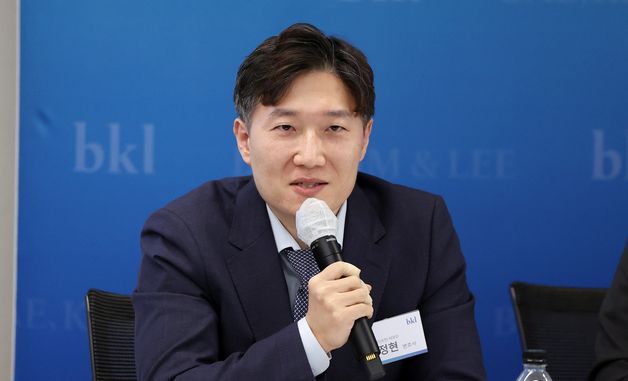 토론회에서 발언하는 여정현 변호사