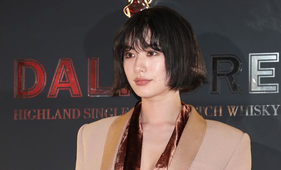 나나, 단발 여신