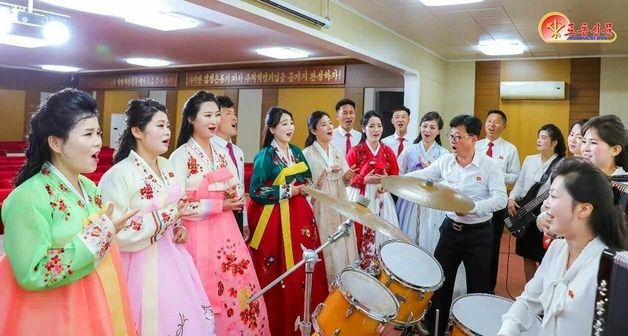 北, 군중문화예술활동 통해 현장 결속…생산 분위기 고조