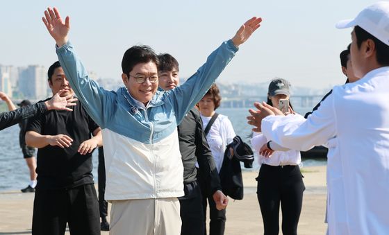 정원오, 한강공원에서 스트레칭