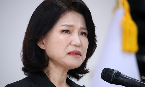 '대구시장 불출마' 감정 북받친 이진숙