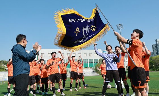 뉴스1, 기협 축구대회 사상 첫 '우승'