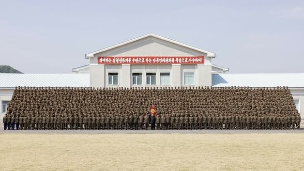 김정은, 인민군 창건일 맞아 서부지구 기계화보병부대 방문