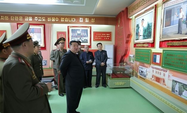 김정은, 인민혁명군 창건일 맞아 기계화연합부대 격려 방문