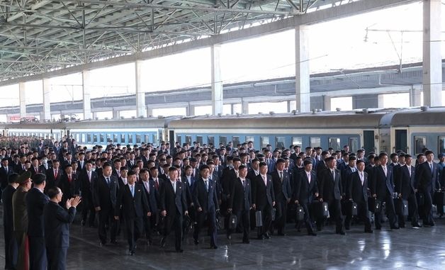 北 사회주의애국청년동맹 대표자들 평양 집결