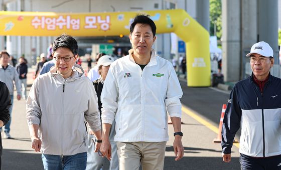 잠수교 걷는 오세훈 시장