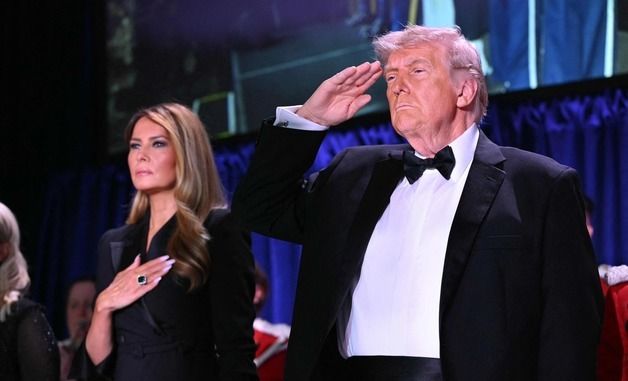 트럼프 백악관 행사장 총격으로 긴급 대피, 무사 피신