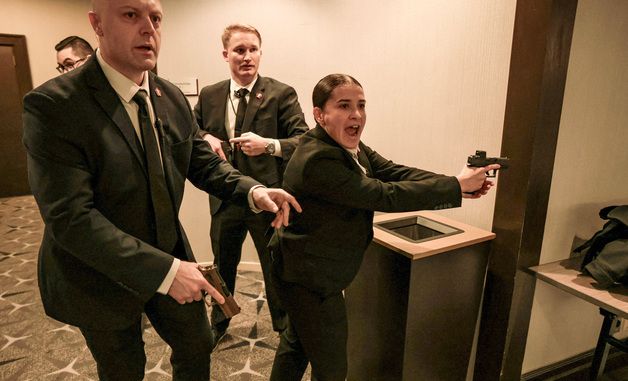 [포토] 총격 사건 대응하는 백악관 경호원들