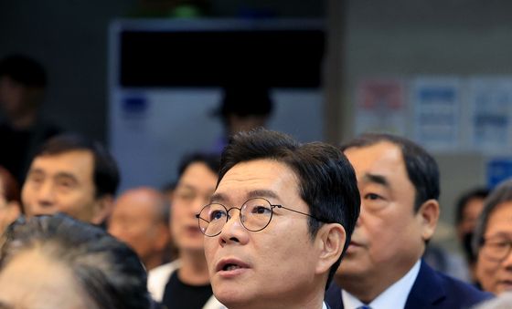 찬송가 부르는 정원오 후보