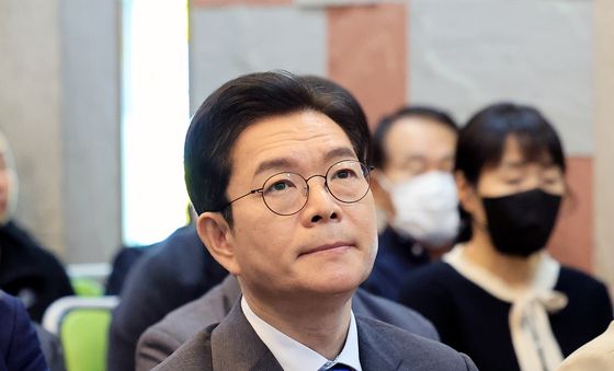 광야교회에서 예배드리는 정원오 서울시장 후보